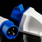 Trifazių kištukų technologija (three prong plug)