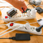 Trifazių kištukų saugumas (three prong plug)